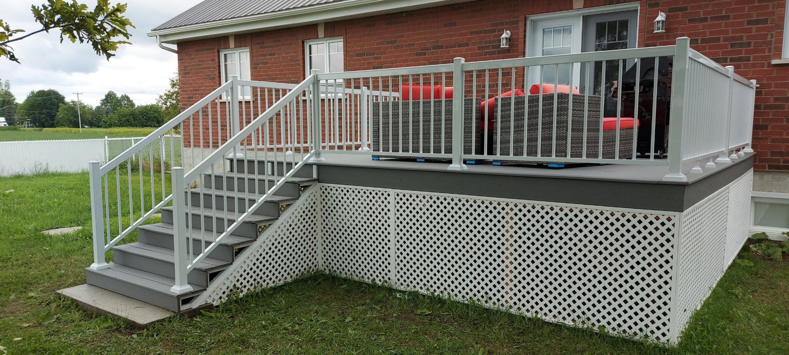 Terrasse en composite et garde-corps en aluminium
